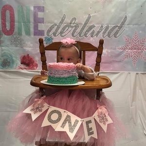 Winter ONEderland party back drop, ONE letter flag
